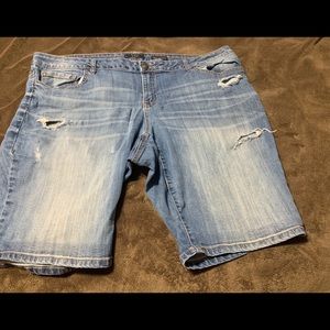 Jessica Simpson denim shorts.